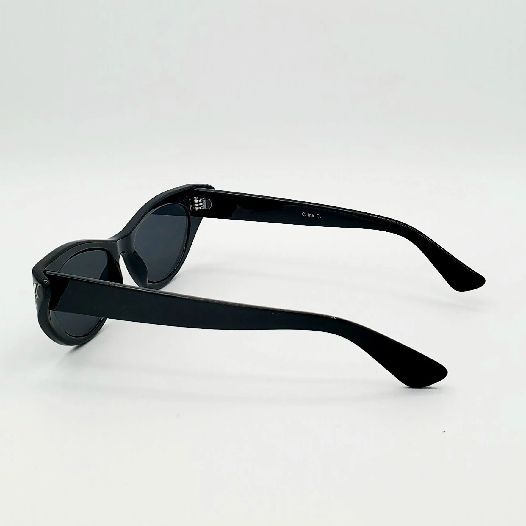 Carved Embellished Cat Eye Sunglasses - Black