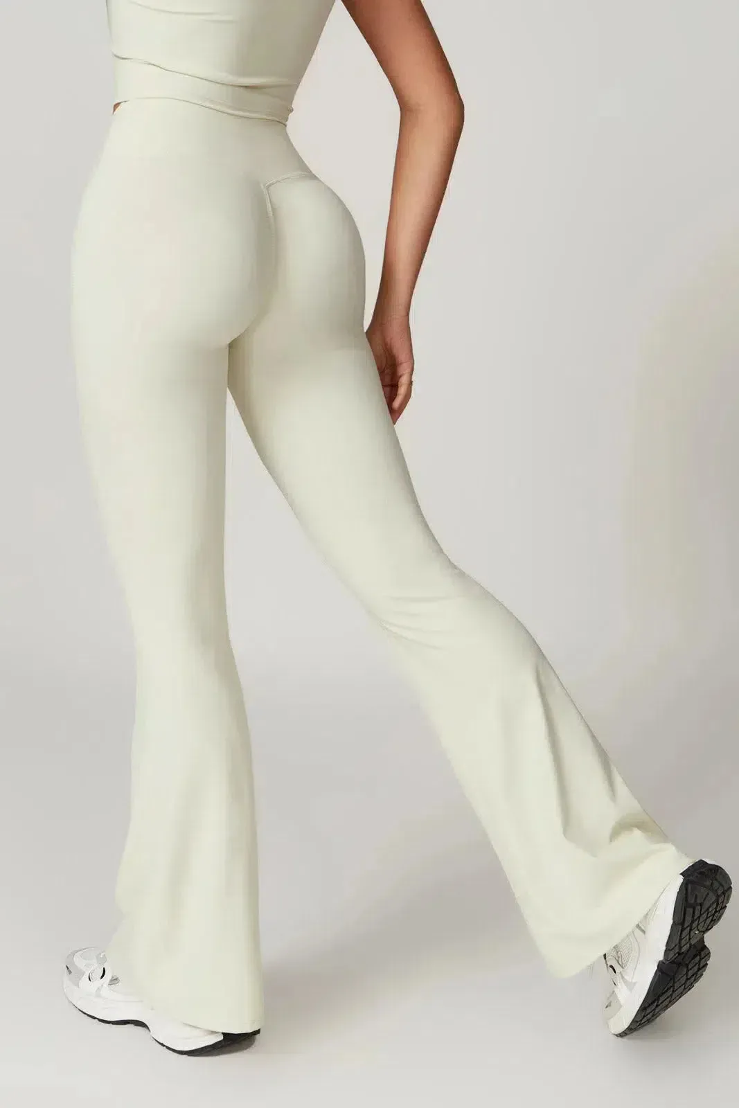 Palmira – U-neckline – Sports bra & flared leggings set