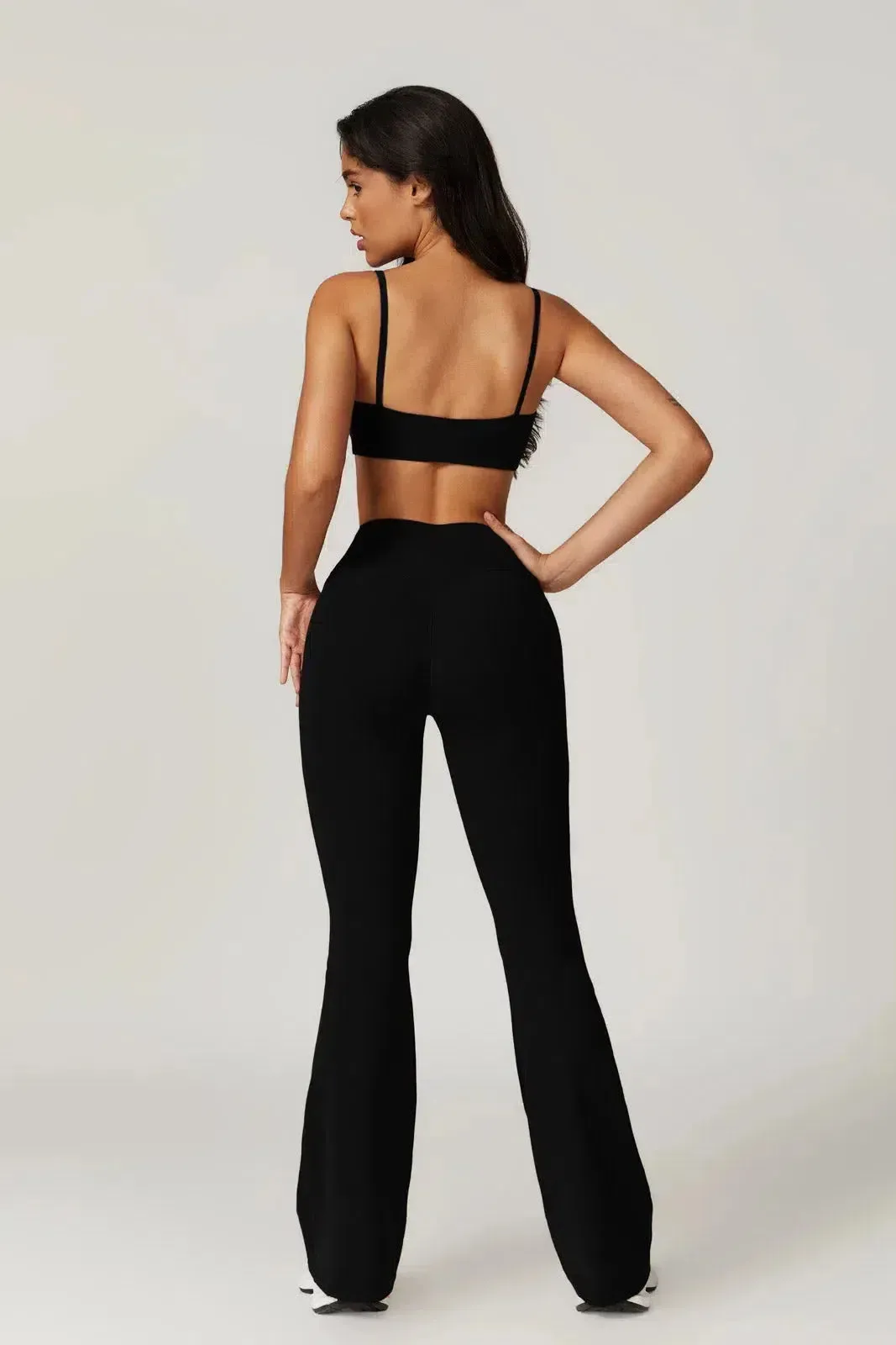 Palmira – U-neckline – Sports bra & flared leggings set
