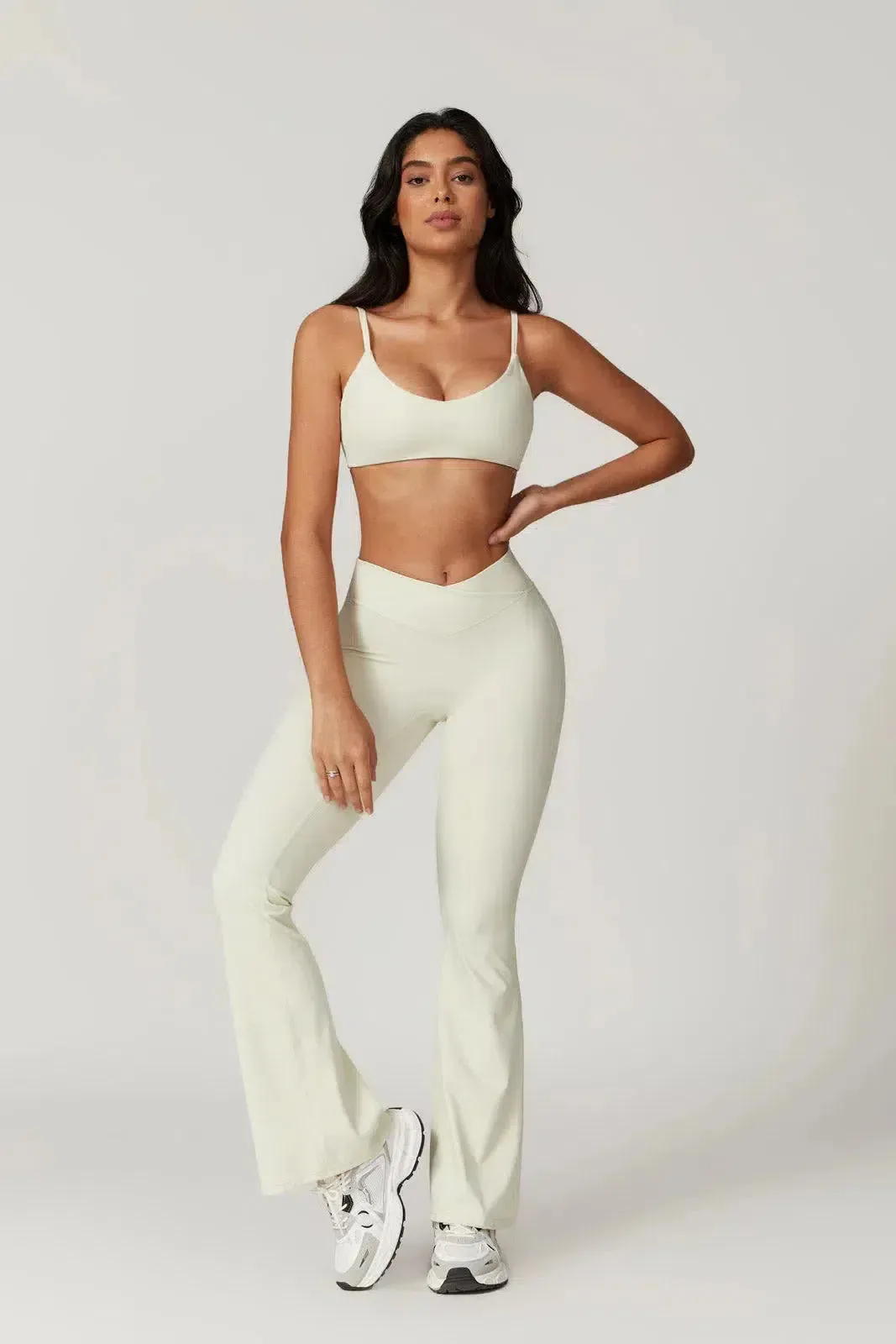 Palmira – U-neckline – Sports bra & flared leggings set