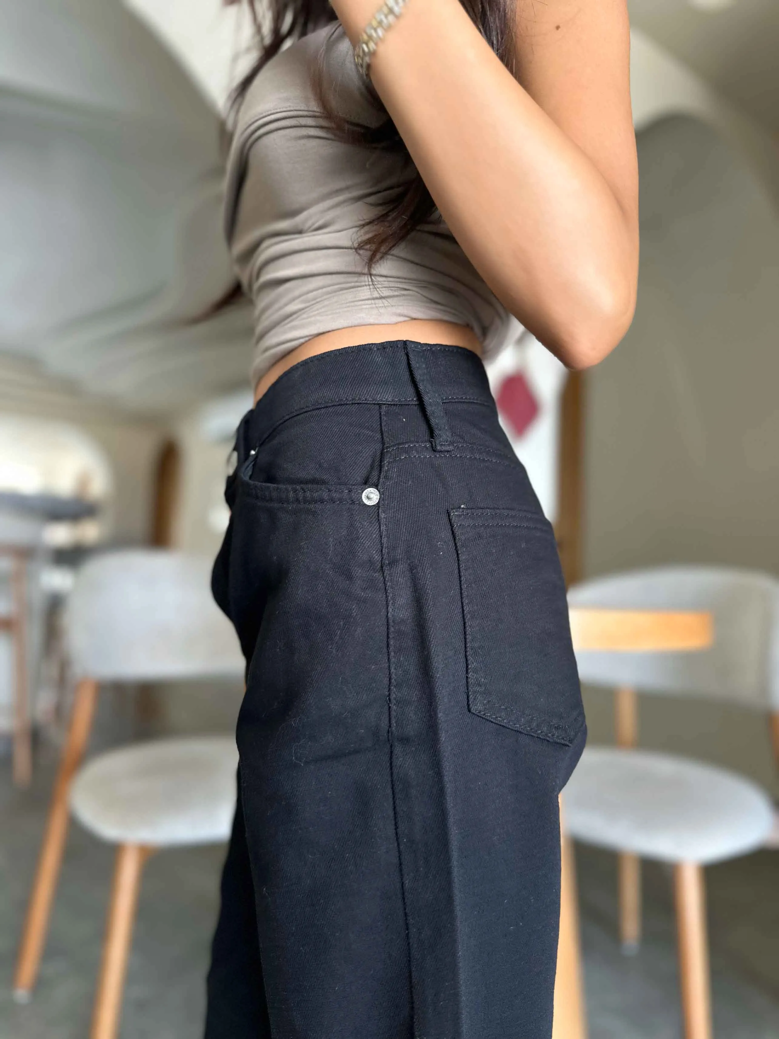 Straight - Classic Black Relaxed Fit Jeans.
